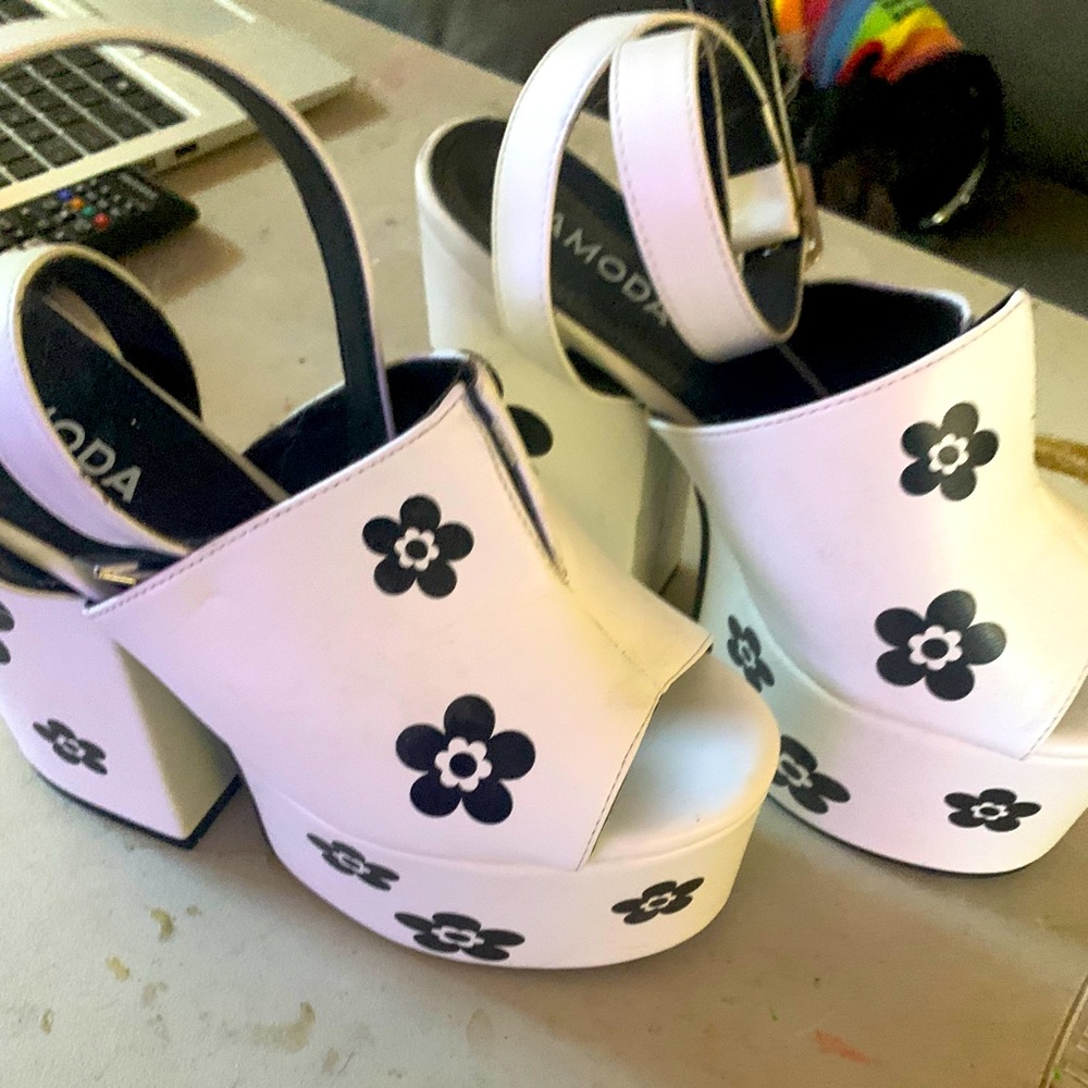 Dancing Queen Platform sandals